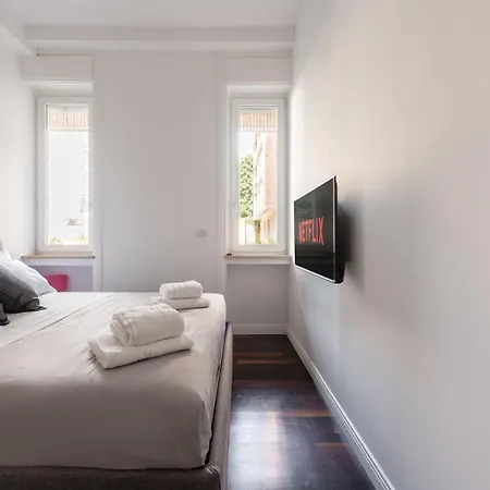 We - Bandello House, Corso Magenta * Milano