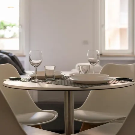 We - Bandello House, Corso Magenta 公寓